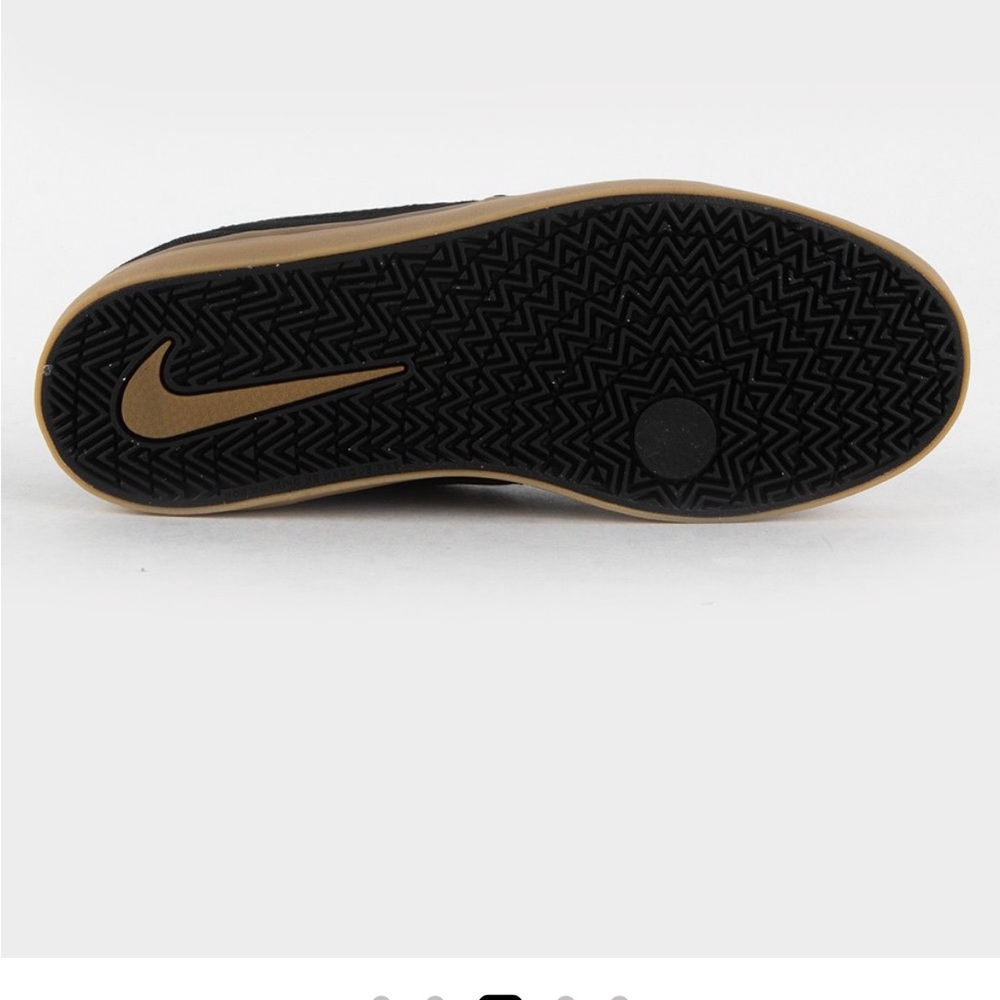 Nike SB Youth Black Sneakers - Picture 3 of 8